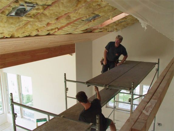 ceiling being installed